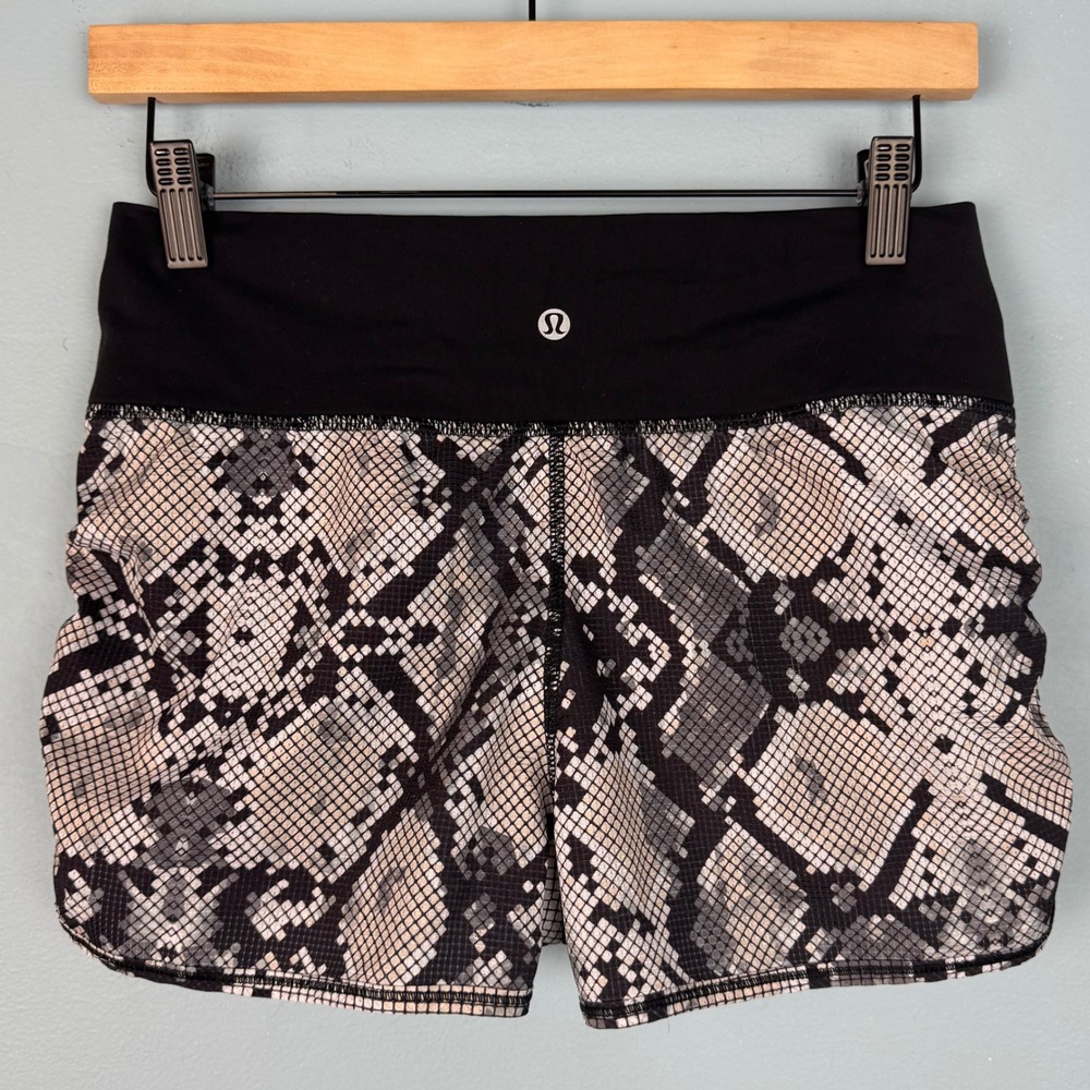 Lululemon Sunset Salutation Women's 4 Lined Running Shorts Pink Black Snakeskin